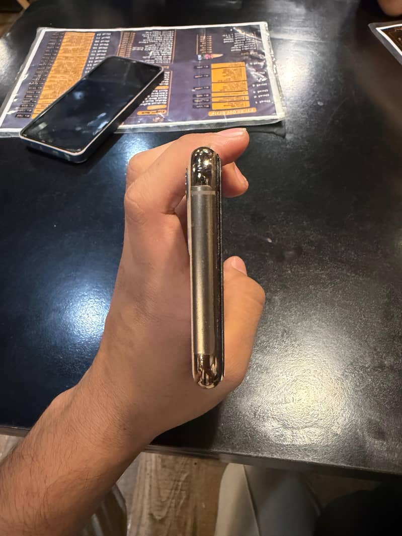 Apple iPhone 11 Pro 7