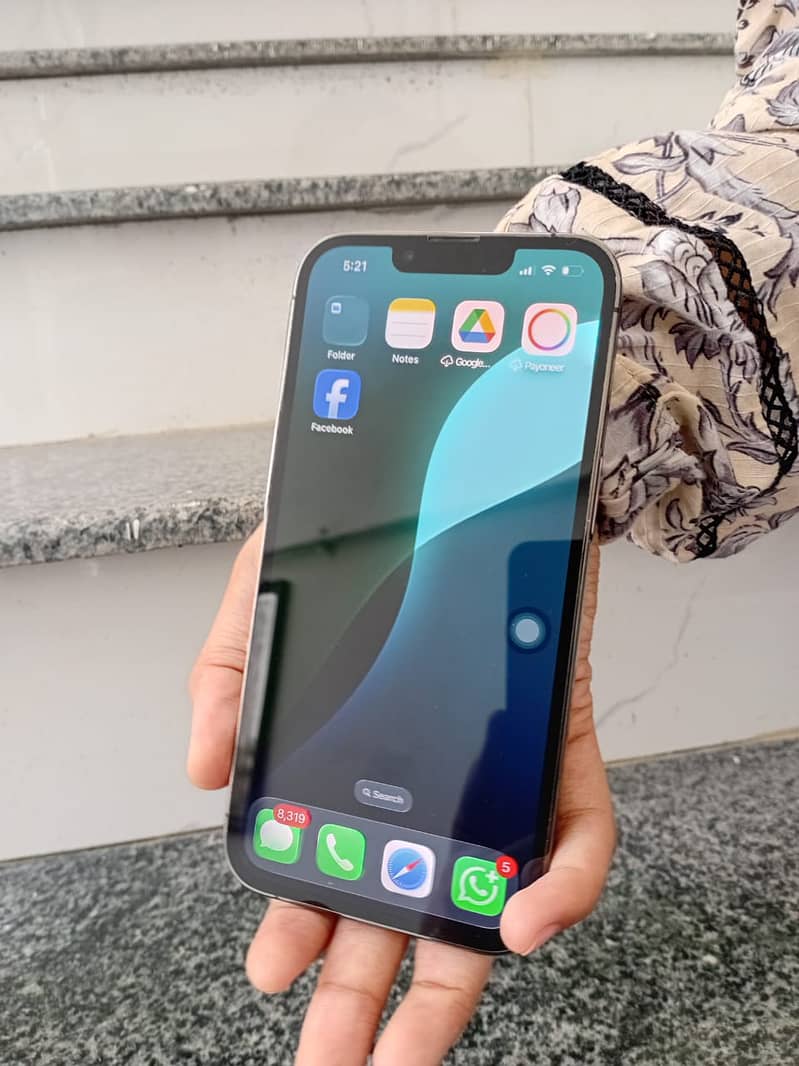Apple iPhone 13 Pro 0