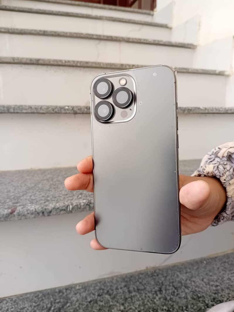 Apple iPhone 13 Pro 1