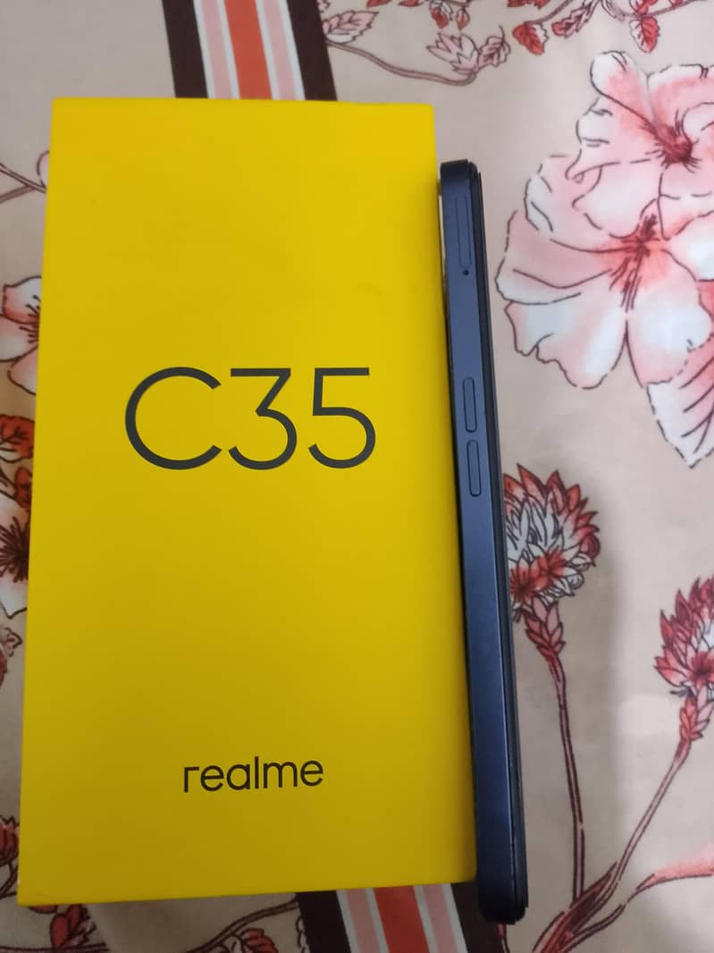 Realme C35 3