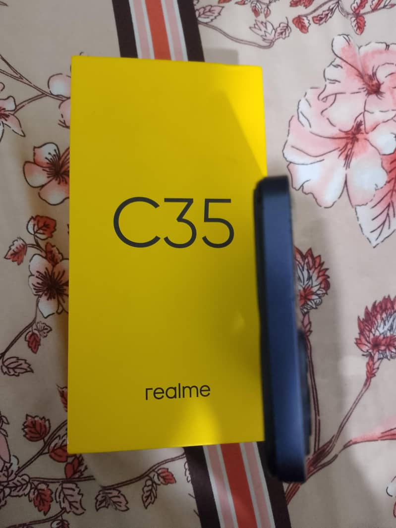 Realme C35 4