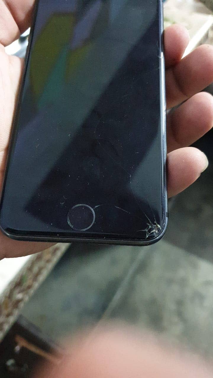 Apple iPhone 8 4