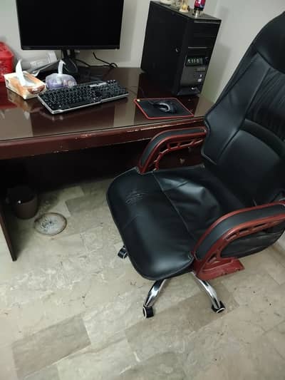 Office table and chair for sale (urgently want to sale)