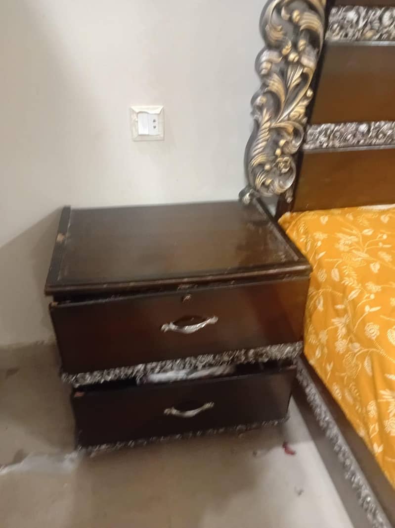 bed with side table 5