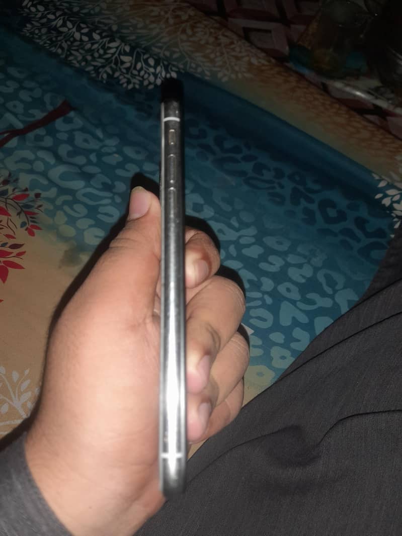 Apple iPhone X 3