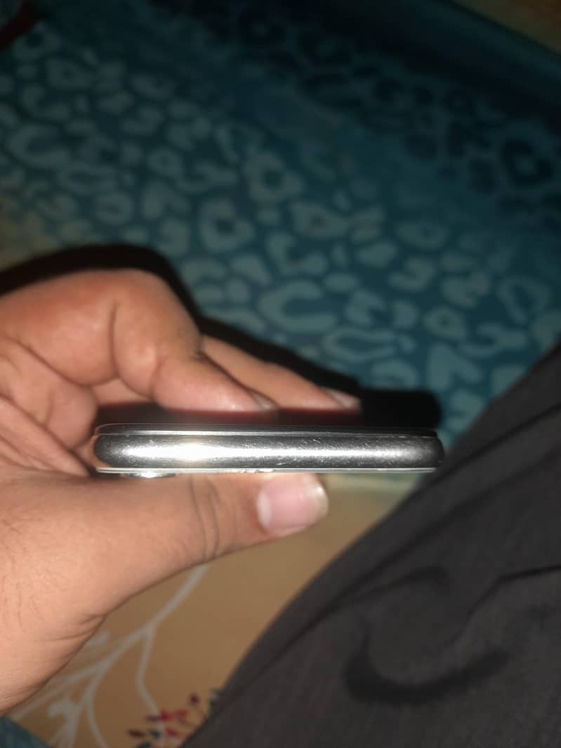 Apple iPhone X 4