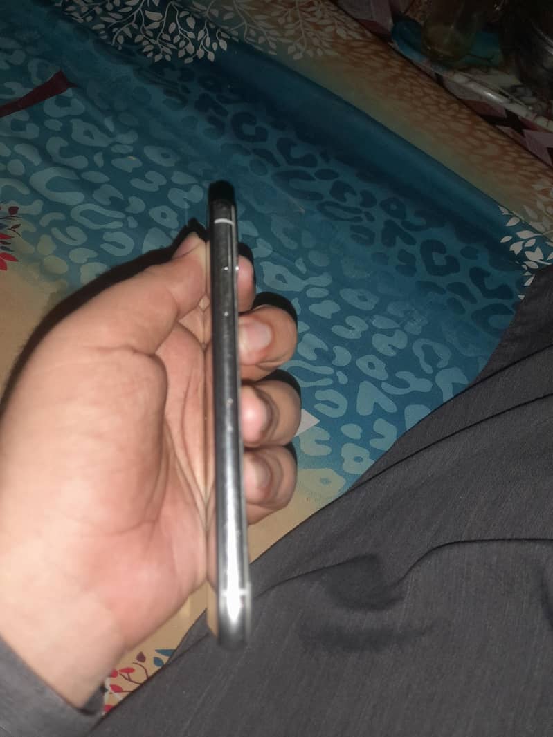 Apple iPhone X 5