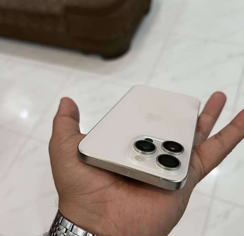 Apple iPhone 15 Pro Max 1