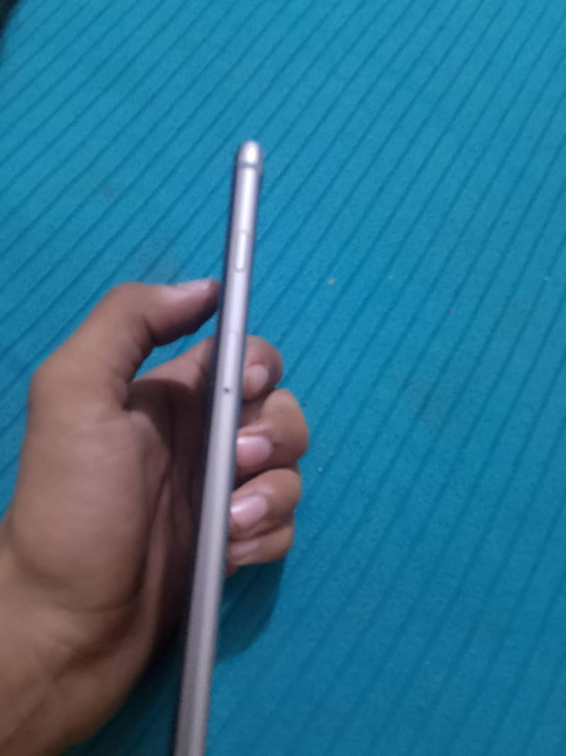 Apple iPhone 6 Plus 1