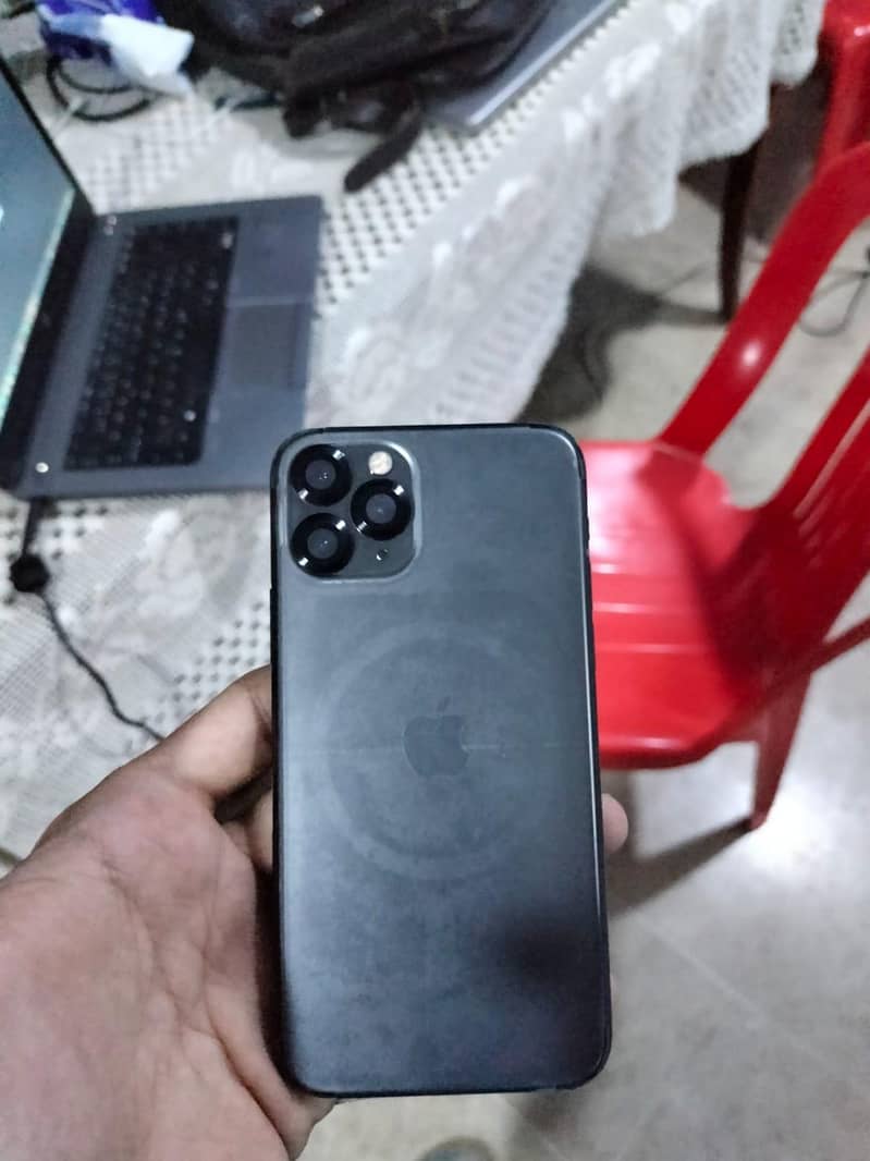 Apple iPhone 11 Pro 1