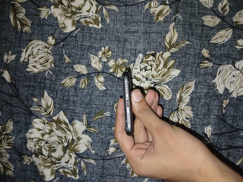 Apple iPhone 11 3