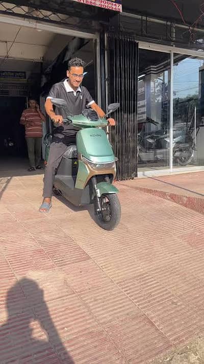 REVOO A11 SCOOTY only 700km used  available  mob#03004142432
