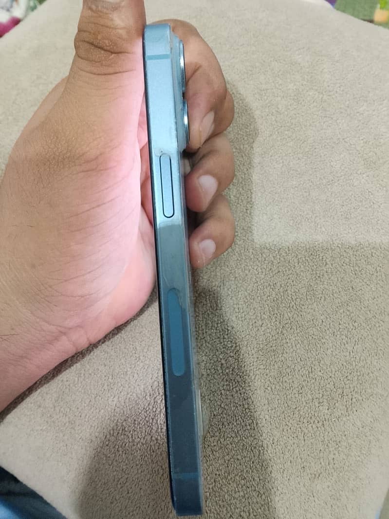 Apple iPhone 14 3