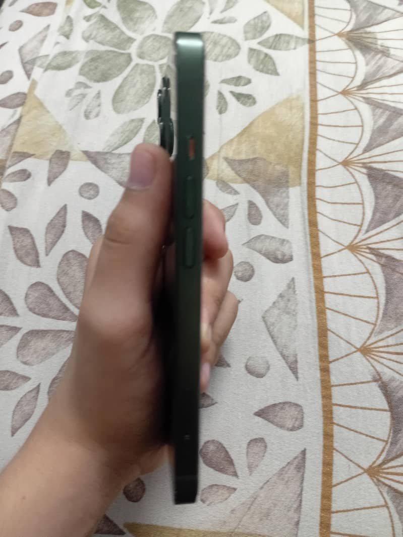 Apple iPhone 13 1
