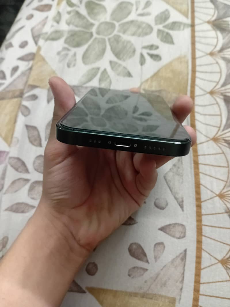 Apple iPhone 13 2