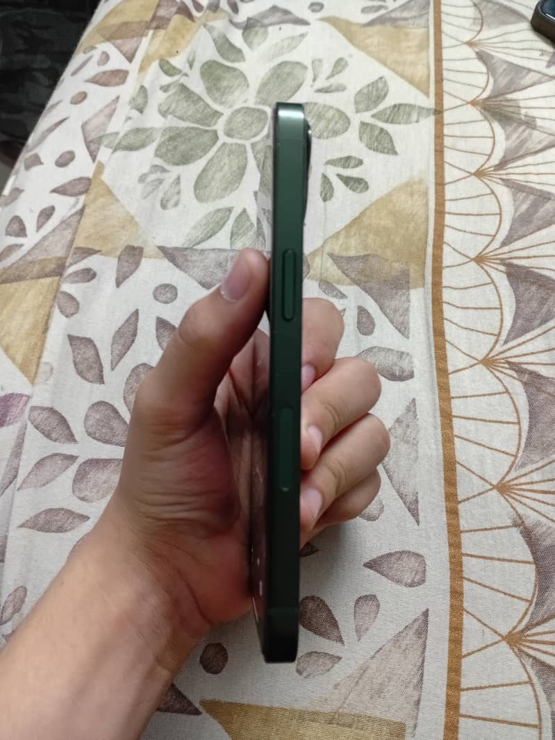 Apple iPhone 13 3