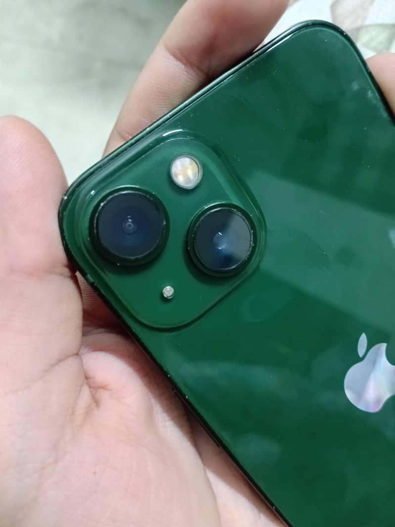 Apple iPhone 13 5