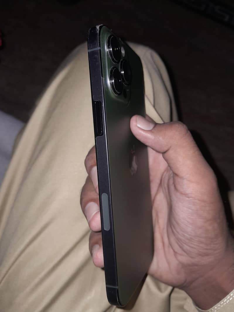Apple iPhone 13 Pro Max 2