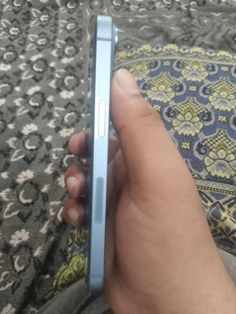 Apple iPhone 14 3