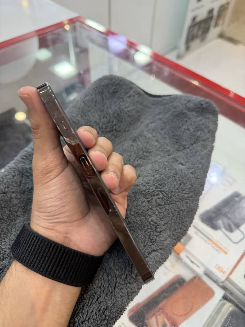 iPhone 13Pro 4