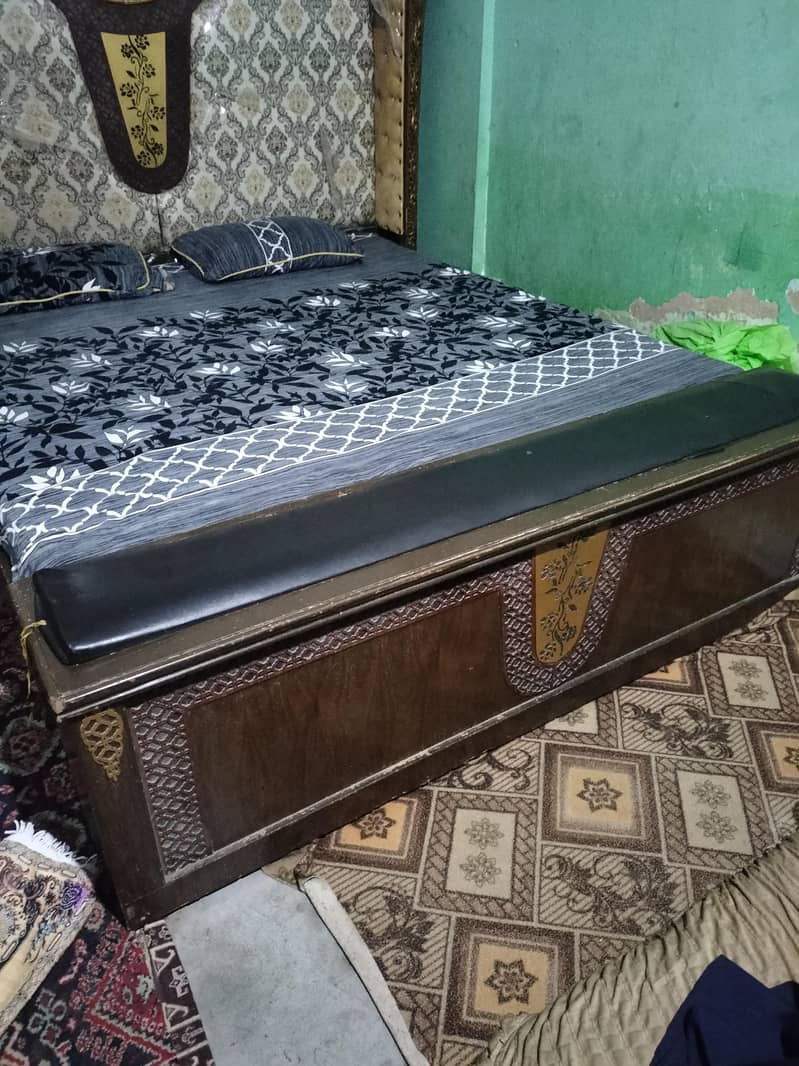 bed and dressing table 3