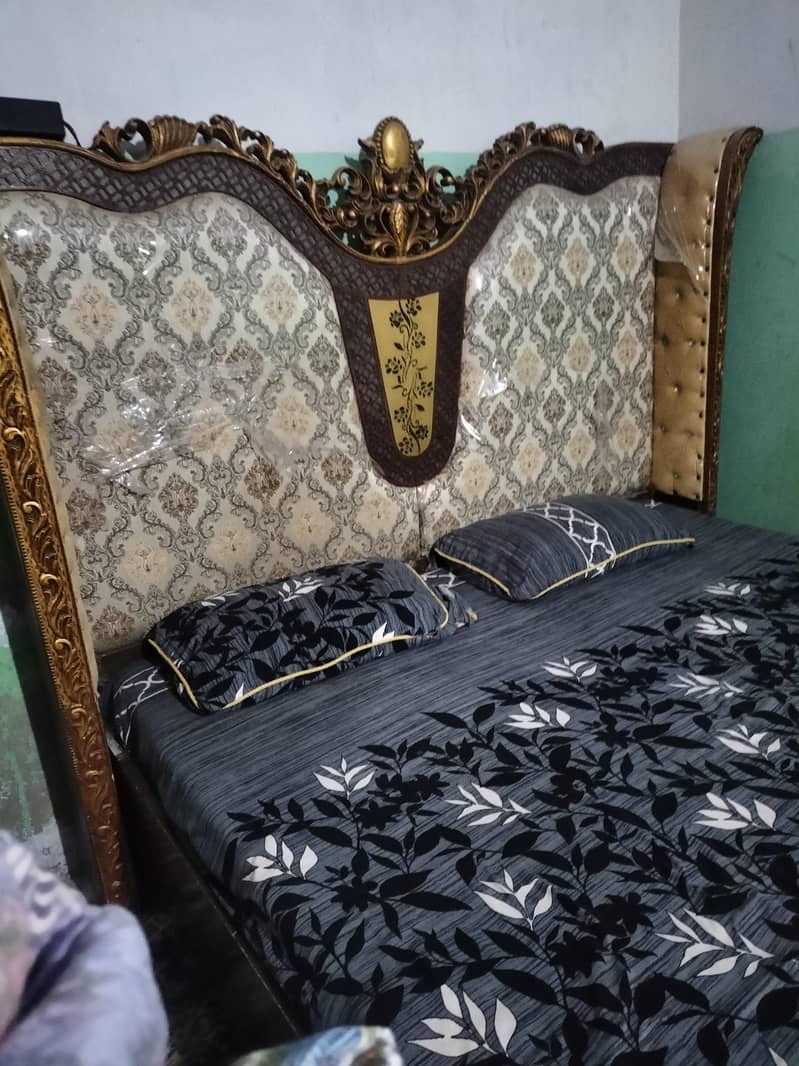 bed and dressing table 4