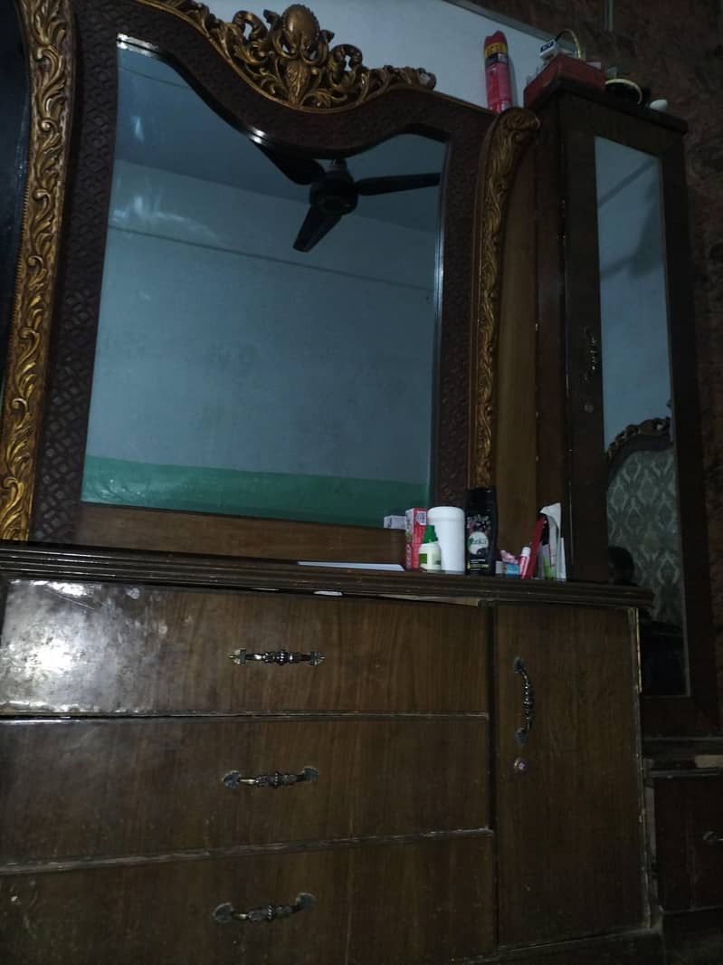 bed and dressing table 6