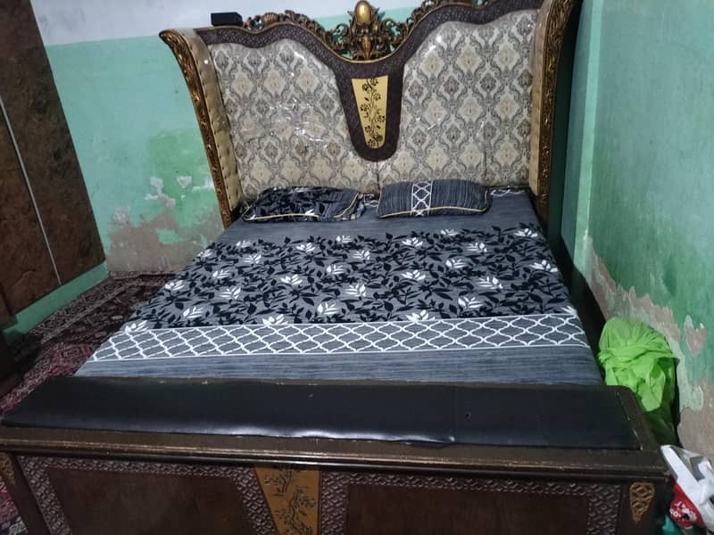 bed and dressing table 7