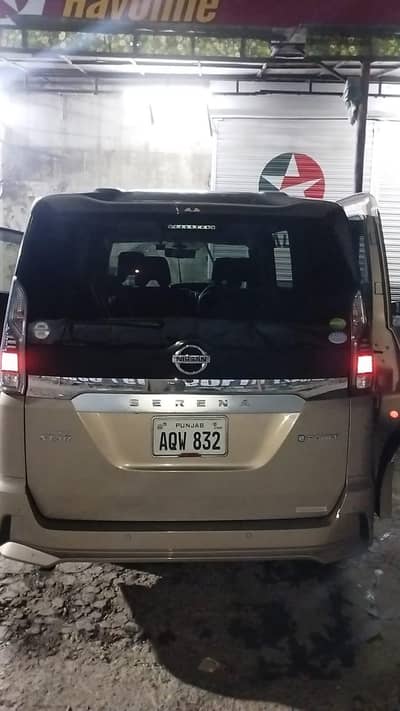 Nissan Serena 2018
