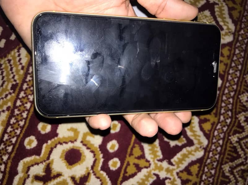 Apple iPhone 11 4
