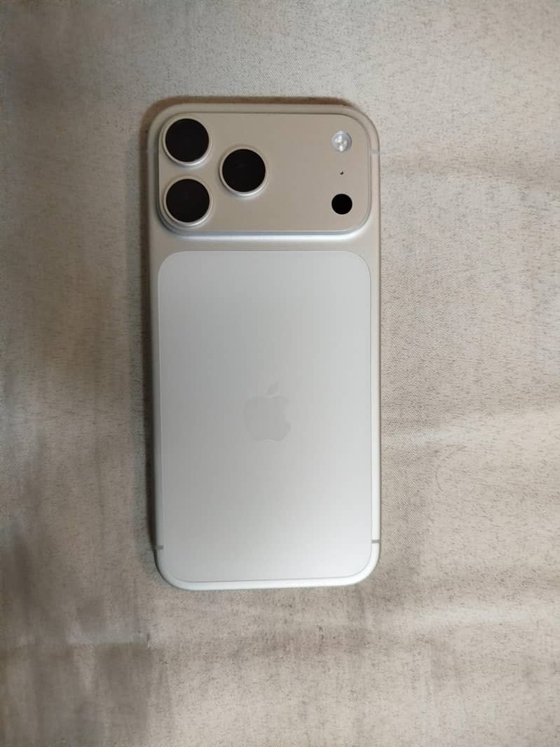 Apple iPhone 17 Pro Max 3