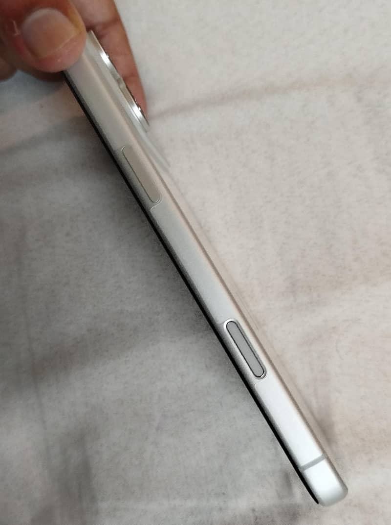 Apple iPhone 17 Pro Max 4