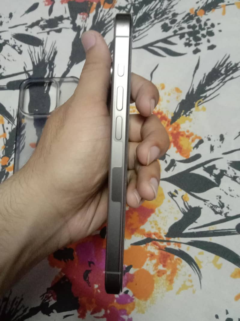 Apple iPhone 15 Pro JV 2