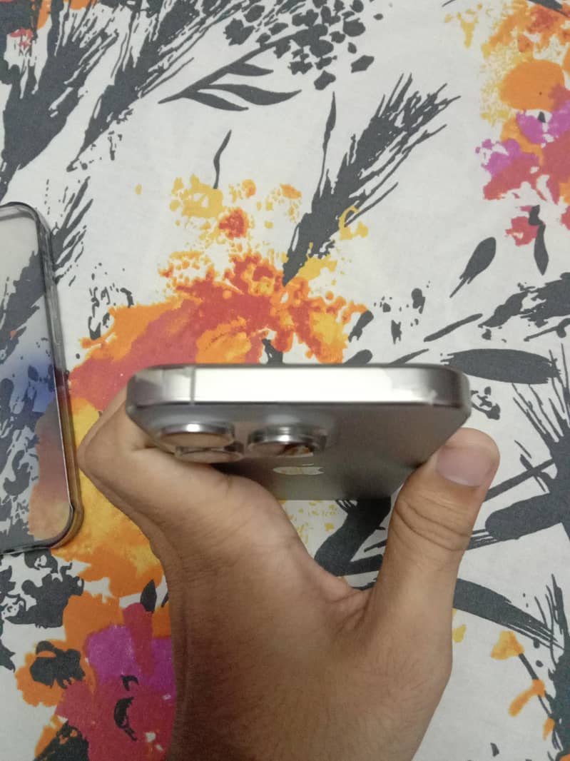 Apple iPhone 15 Pro JV 5