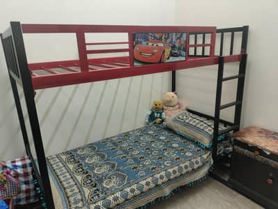 Kids bed Bunk bed full heavy 16 gage and bhatti paint condition 10/10