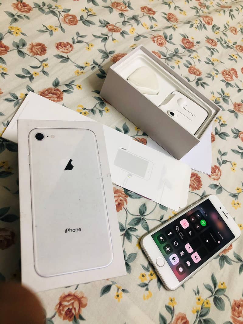 Apple iPhone 8 0