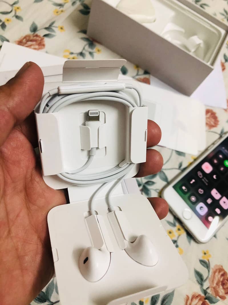 Apple iPhone 8 1