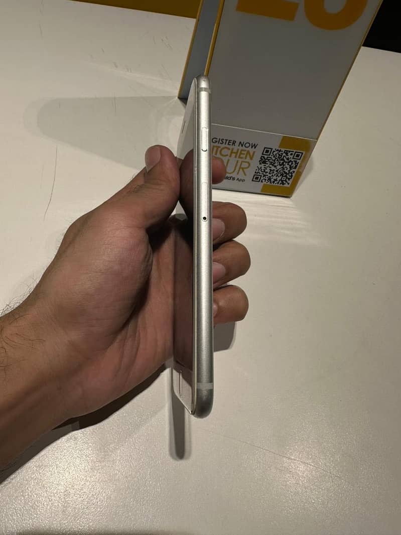 Apple iPhone 8 5