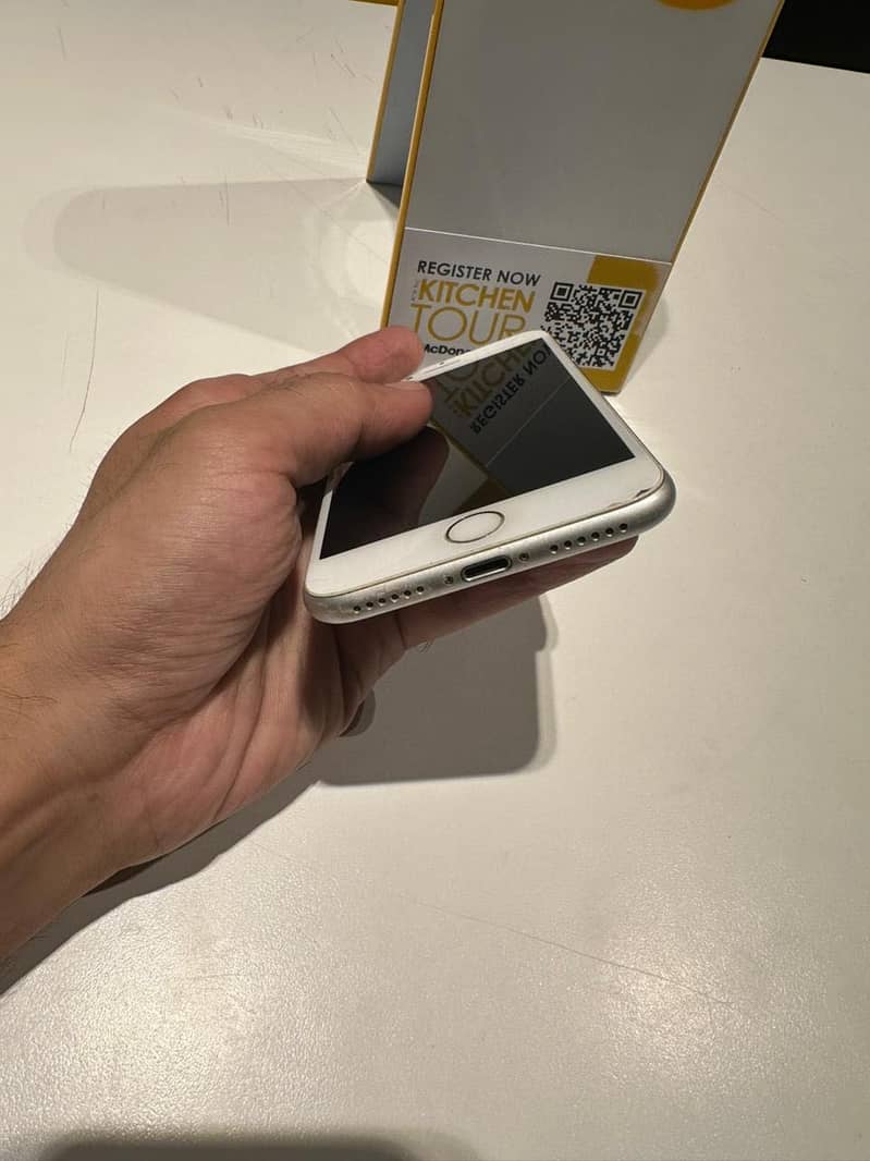 Apple iPhone 8 6