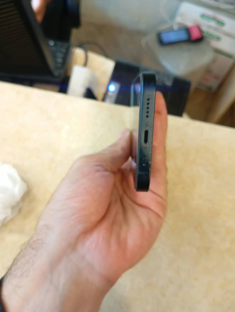 Apple iPhone 13 3