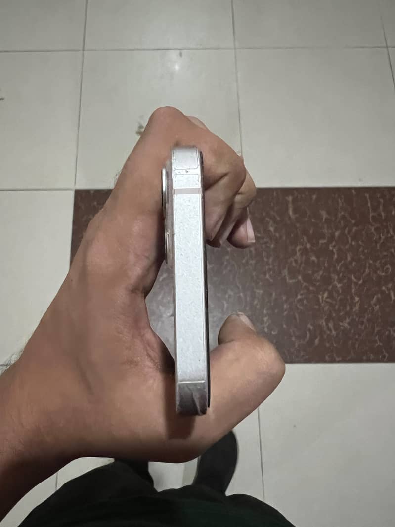 Apple iPhone 13 2