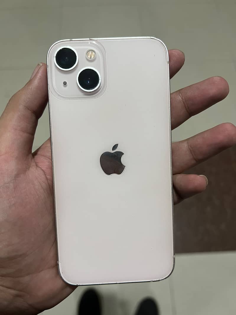 Apple iPhone 13 4
