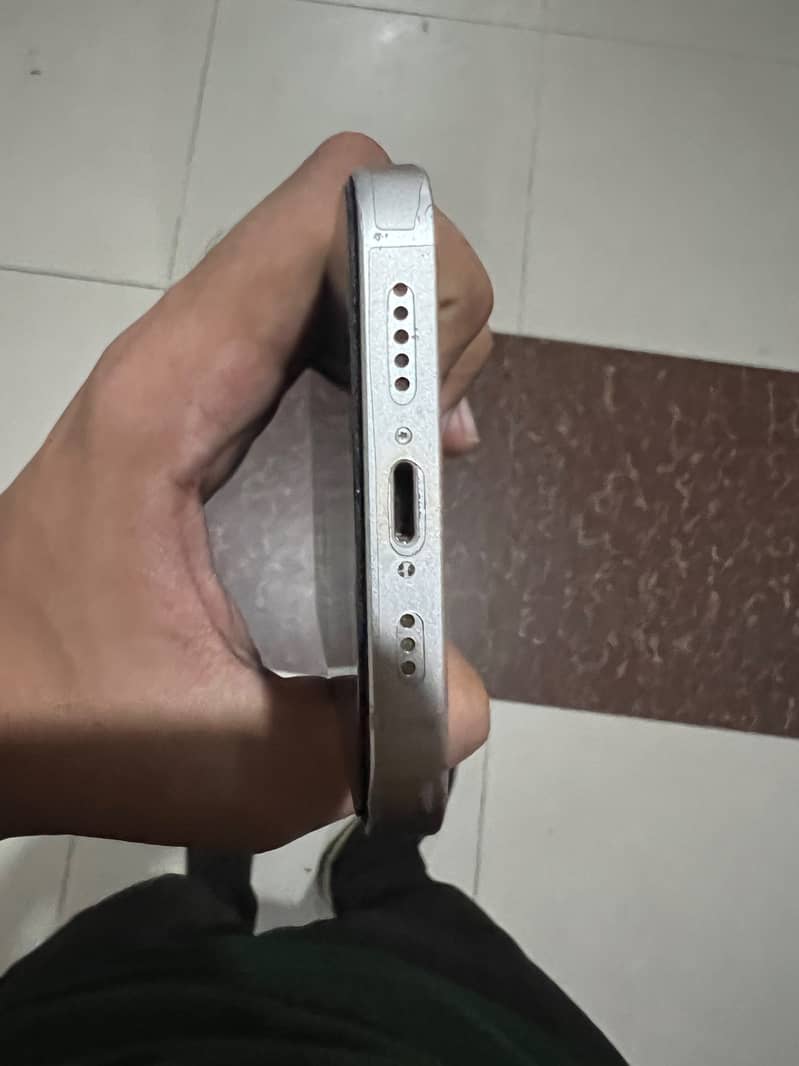 Apple iPhone 13 5