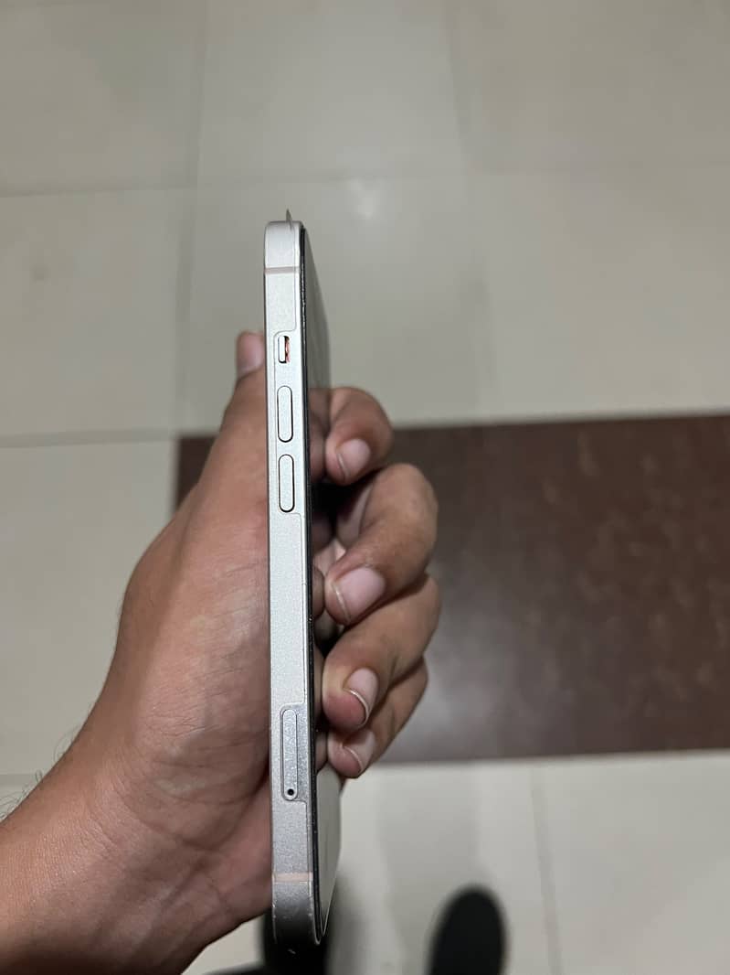 Apple iPhone 13 6