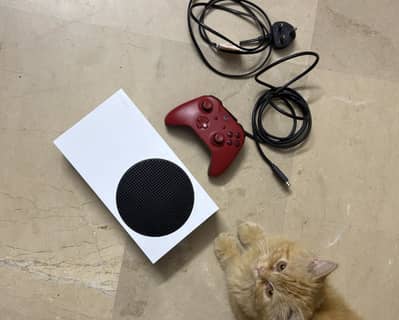 Xbox series S (almost brand new)