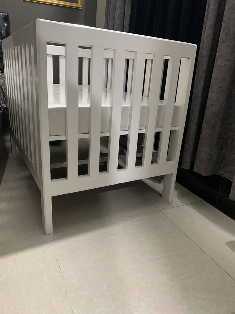 Baby cot 3