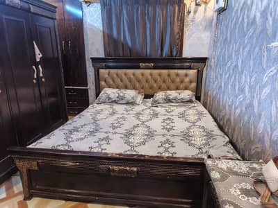 complete bed set good condition final 70k