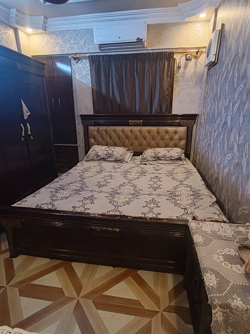 complete bed set good condition final 70k 8