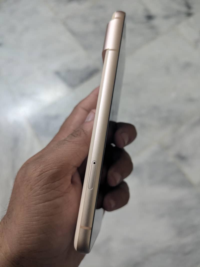 Google Pixel 8 4
