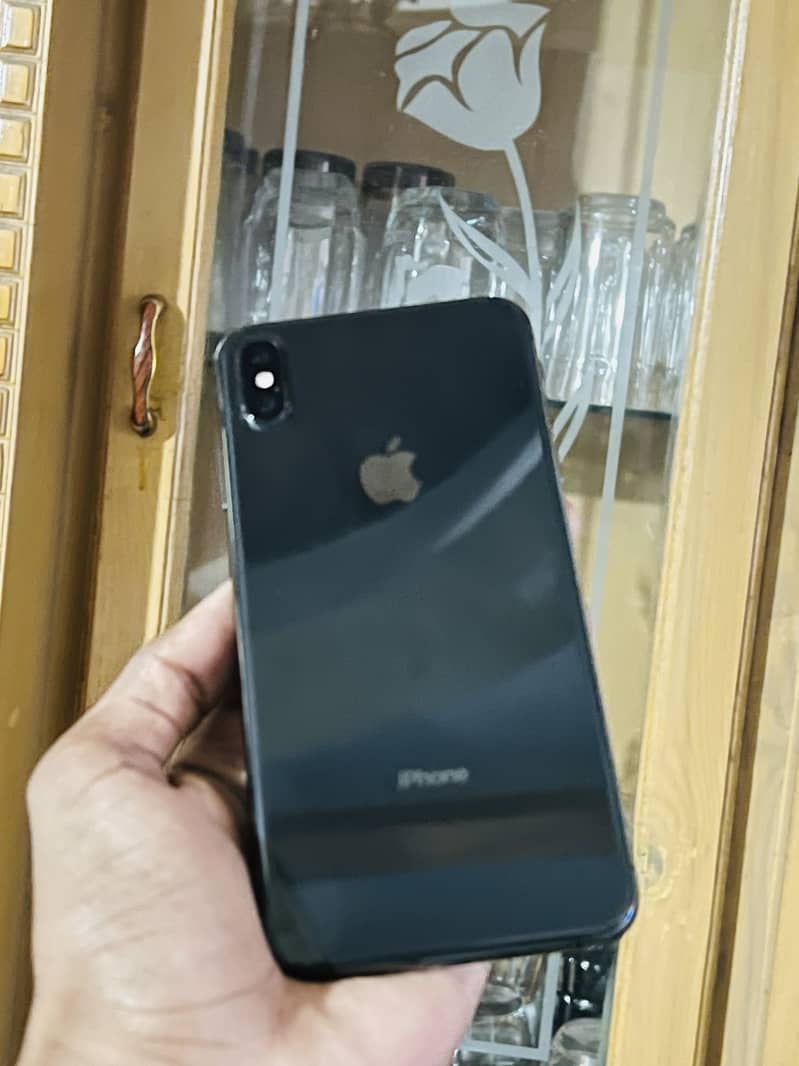 Apple iPhone XS Max 1